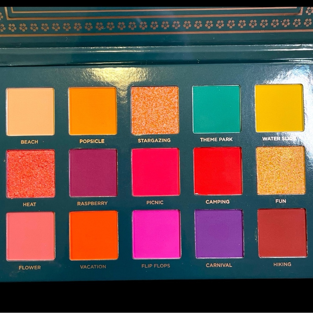 Ace Beautē - Nostalgia - 15 Pan Highly Pigmented Eyeshadow Palette -  NEW